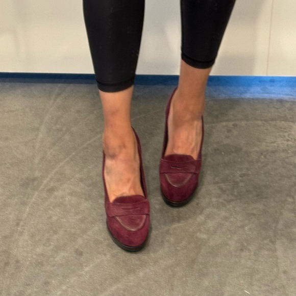 Yves Saint Laurent size 39 purple suede loafer pumps - Picture 8 of 10